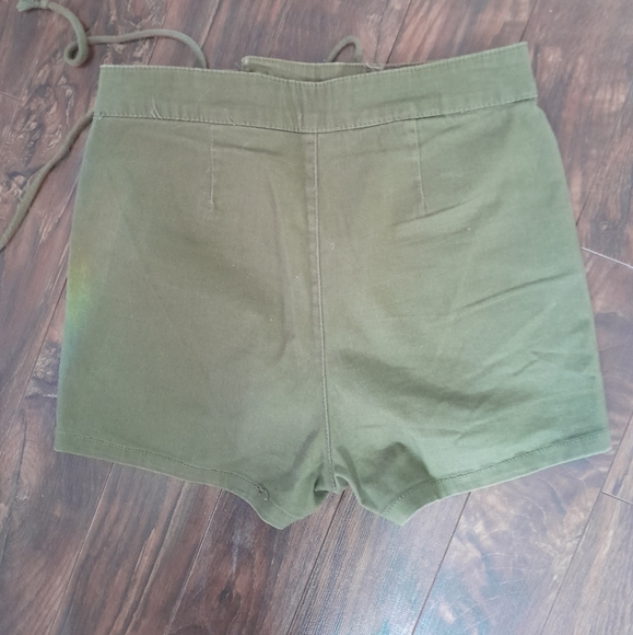 Shorts - Picture 2 of 3